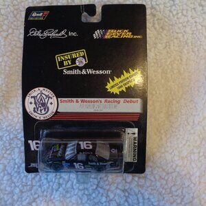 Ron Hornaday #16 Smith & Wesson 1/64 Revell Car